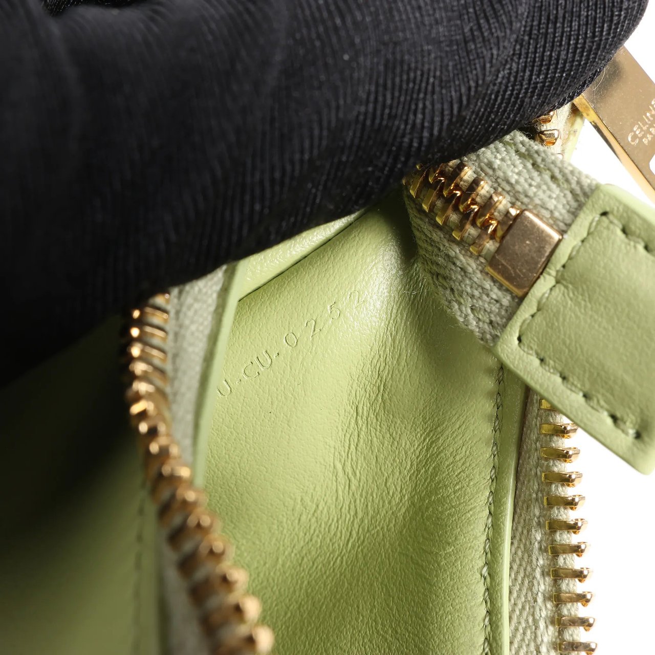 Celine CELINE Ava Leather Shoulder Bag in Green Groen