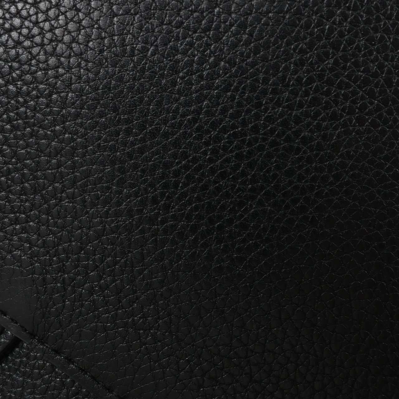 Celine Celine Cabas Phantom Medium Leather Shoulder Bag in Black Zwart