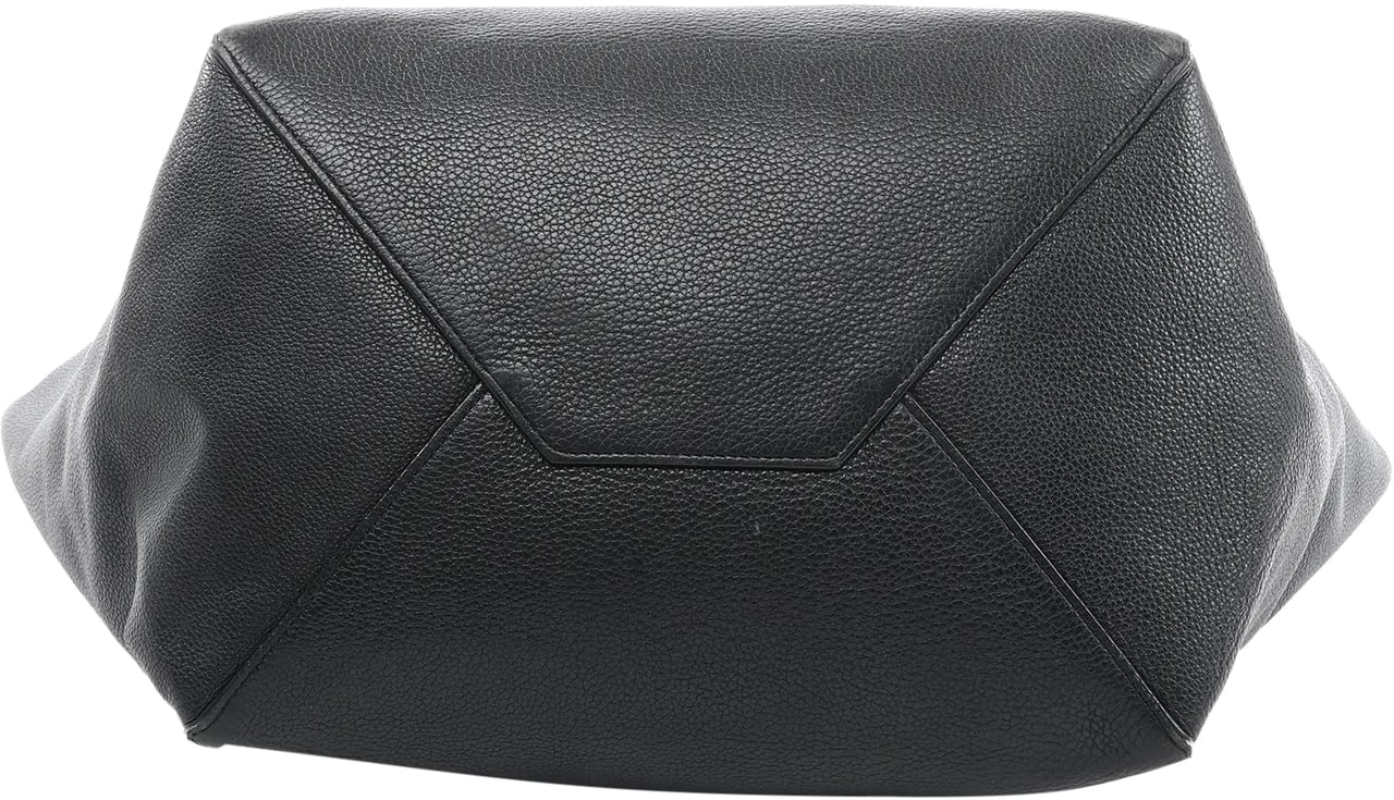 Celine Celine Cabas Phantom Medium Leather Shoulder Bag in Black Zwart