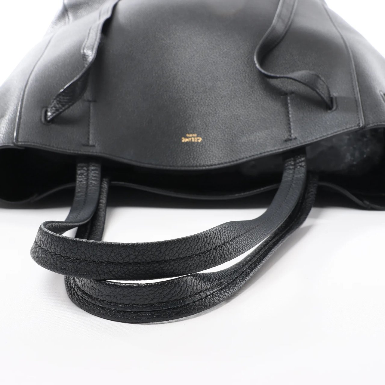 Celine Celine Cabas Phantom Small Leather Shoulder Bag in Black Zwart