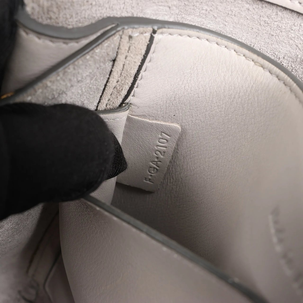 Celine Celine Tri-Fold Leather Chain Shoulder Bag in Gray Grijs