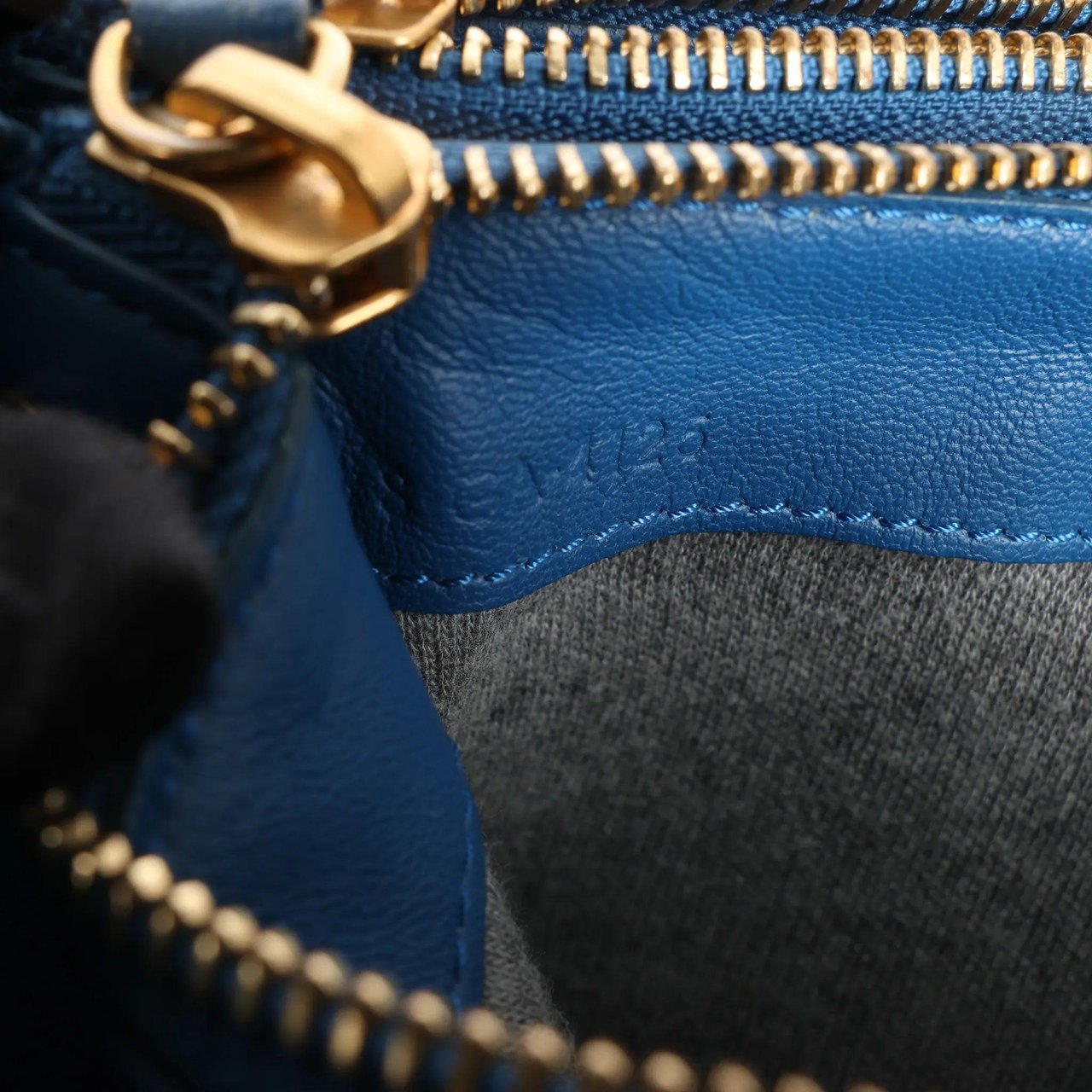 Celine Celine Trio Small Leather Crossbody bag in Blue Blauw