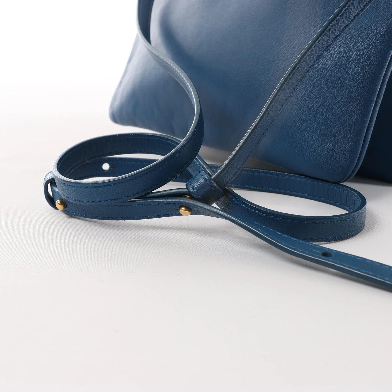 Celine Celine Trio Small Leather Crossbody bag in Blue Blauw