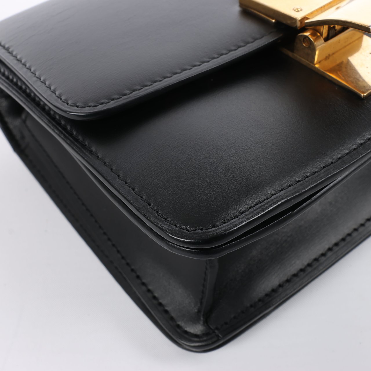 CELINE Classic Box Small Leather Crossbody Bag in Black Zwart