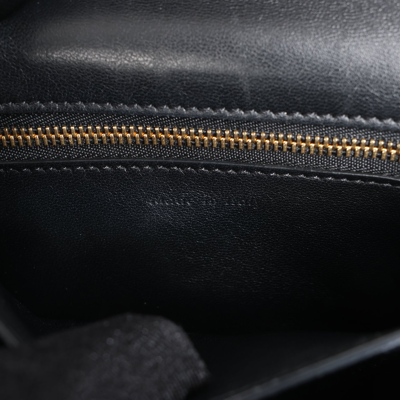 CELINE Classic Box Small Leather Crossbody Bag in Black Zwart