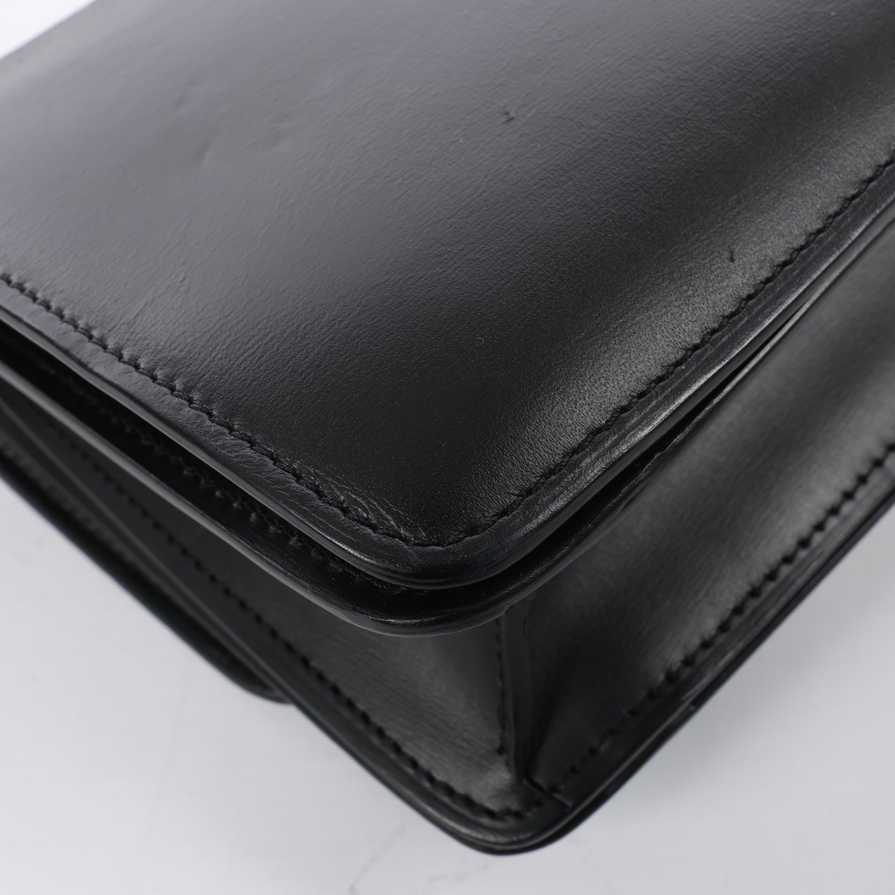 CELINE Classic Box Small Leather Crossbody Bag in Black Zwart