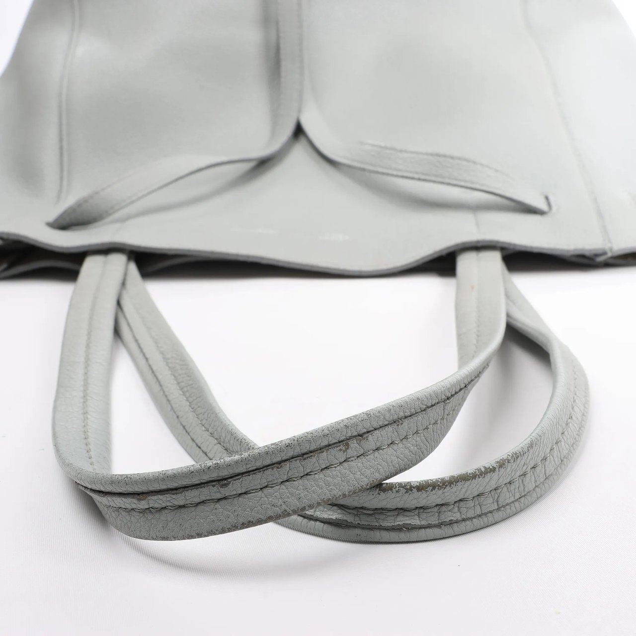 Celine Cabas Phantom Small Leather Shoulder Bag in Gray Grijs