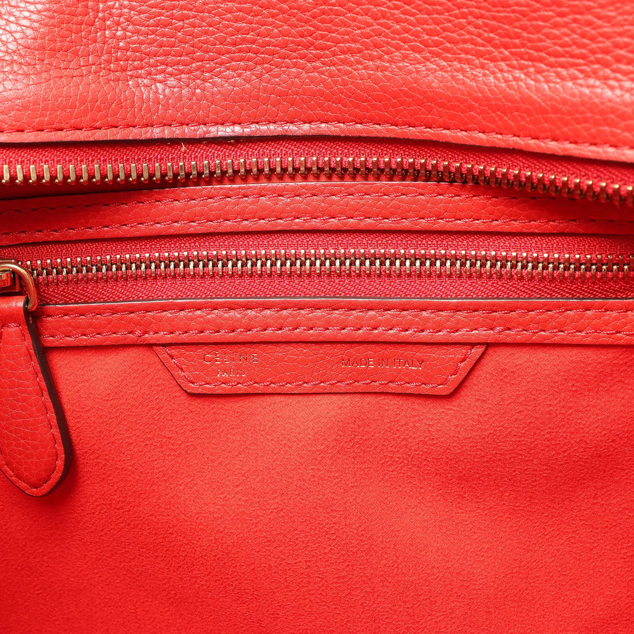 CELINE Luggage Micro Leather Handbag in Red Rood