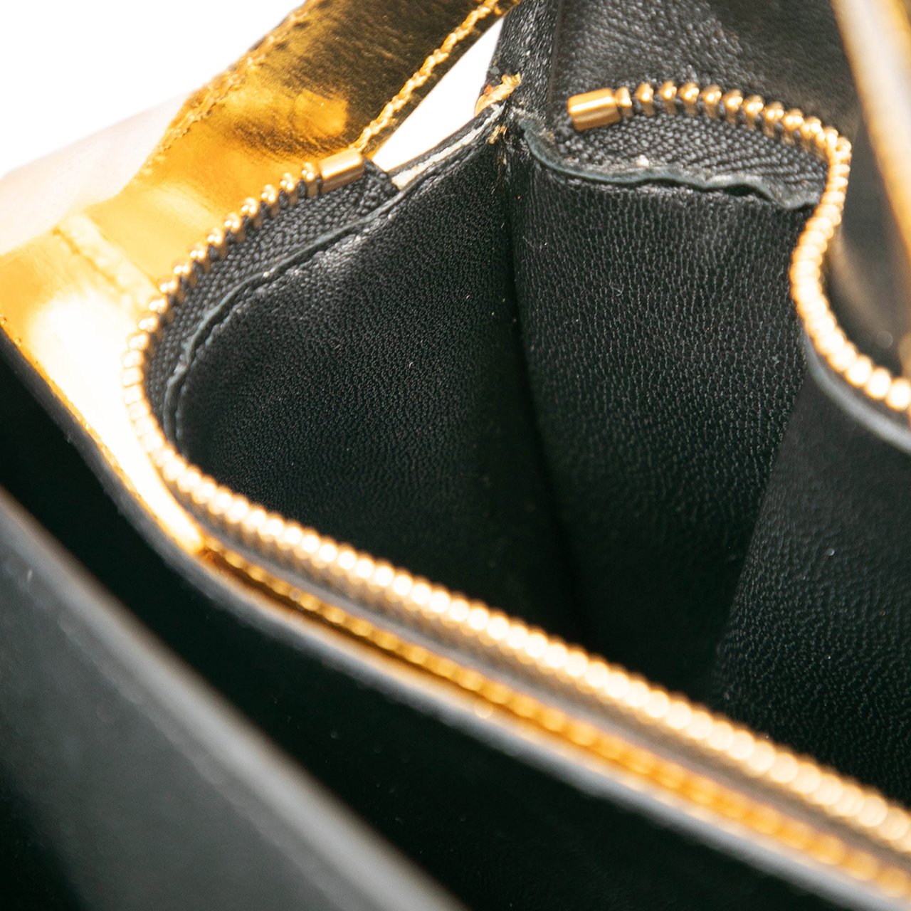 Celine Medium Calfskin Classic Box Goud