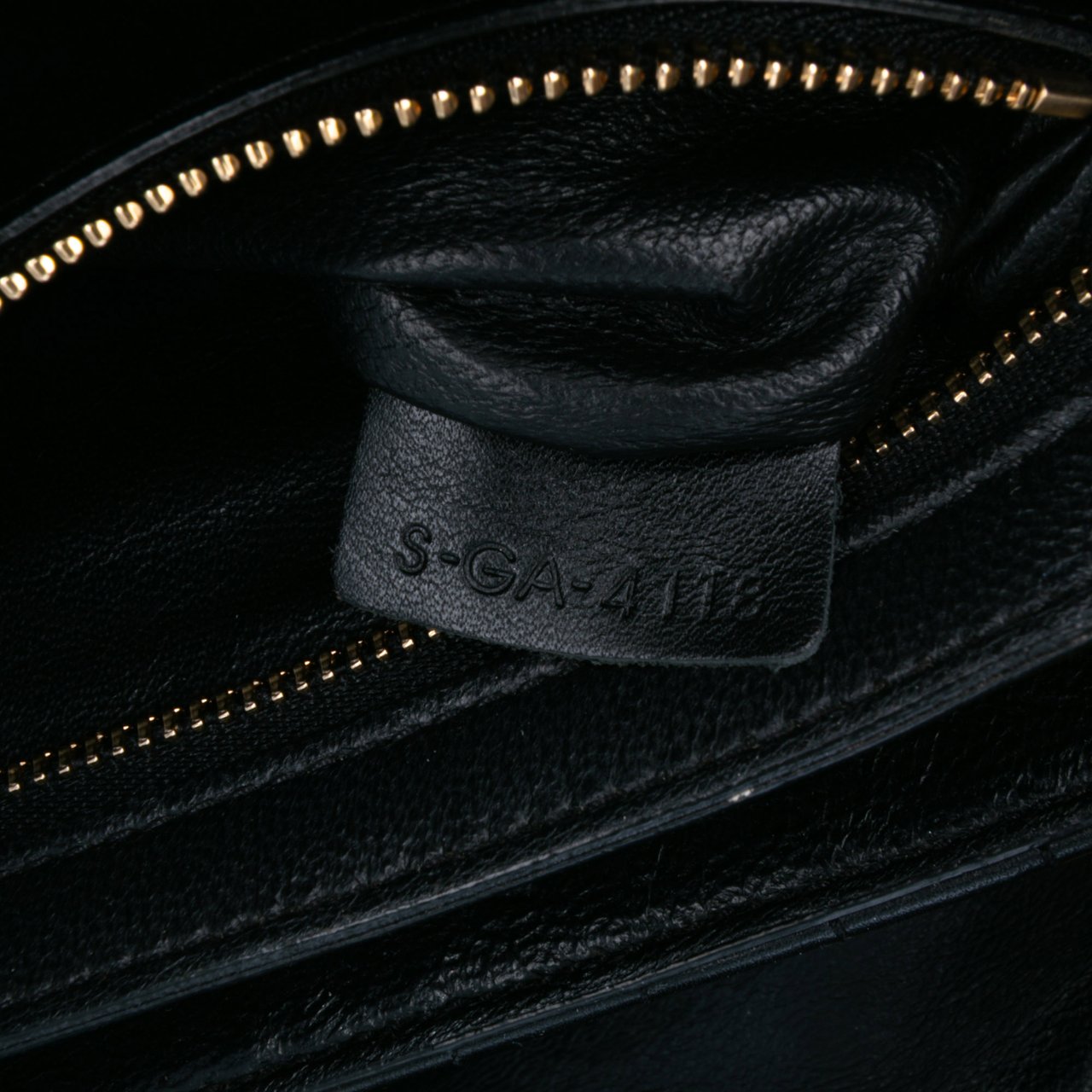 Celine Medium Quilted Calfskin C Crossbody Zwart