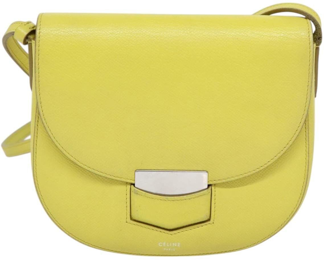 Celine Celine Trotteur Crossbody Bag Grainy Leather Small Geel
