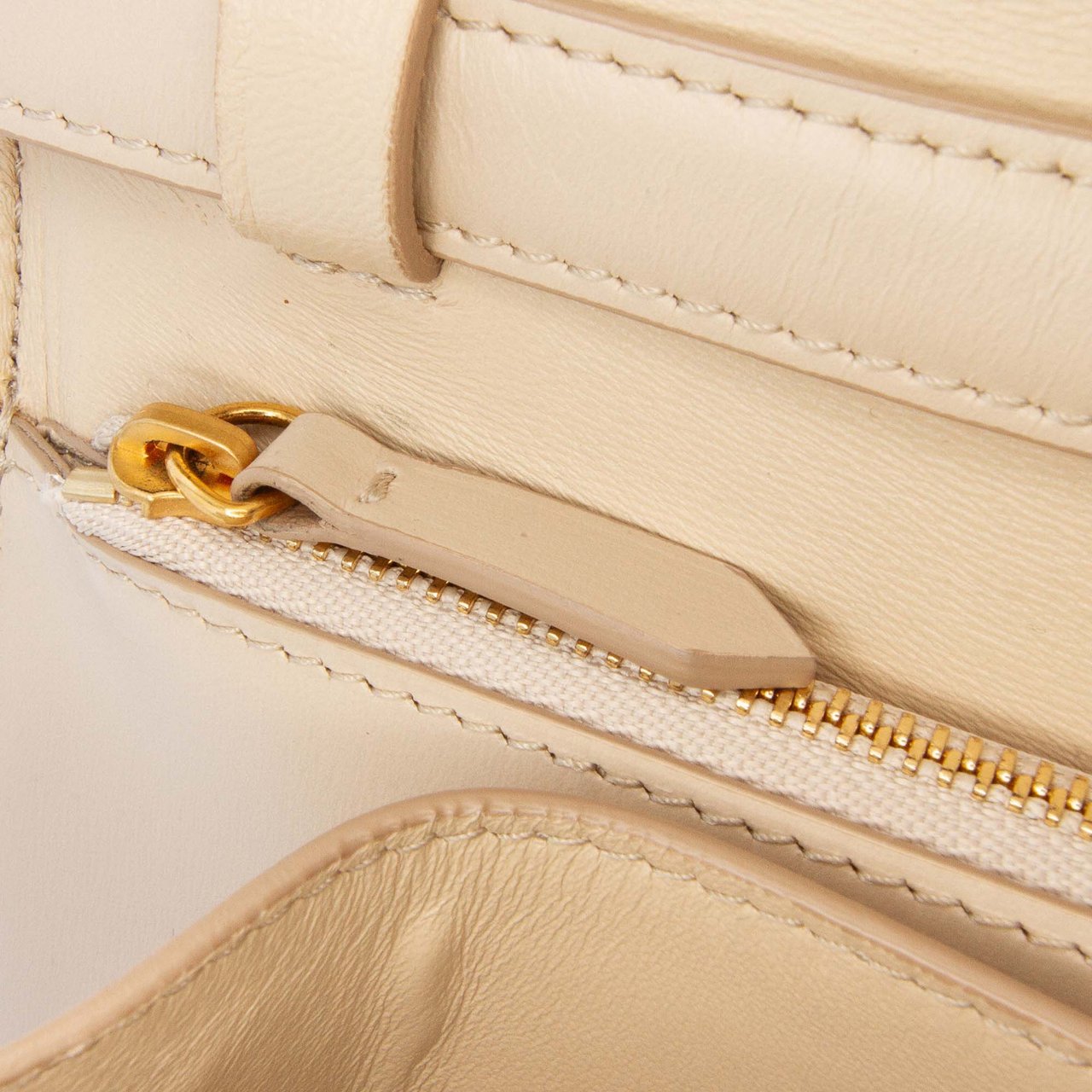 Celine Medium Calfskin Classic Box Bruin