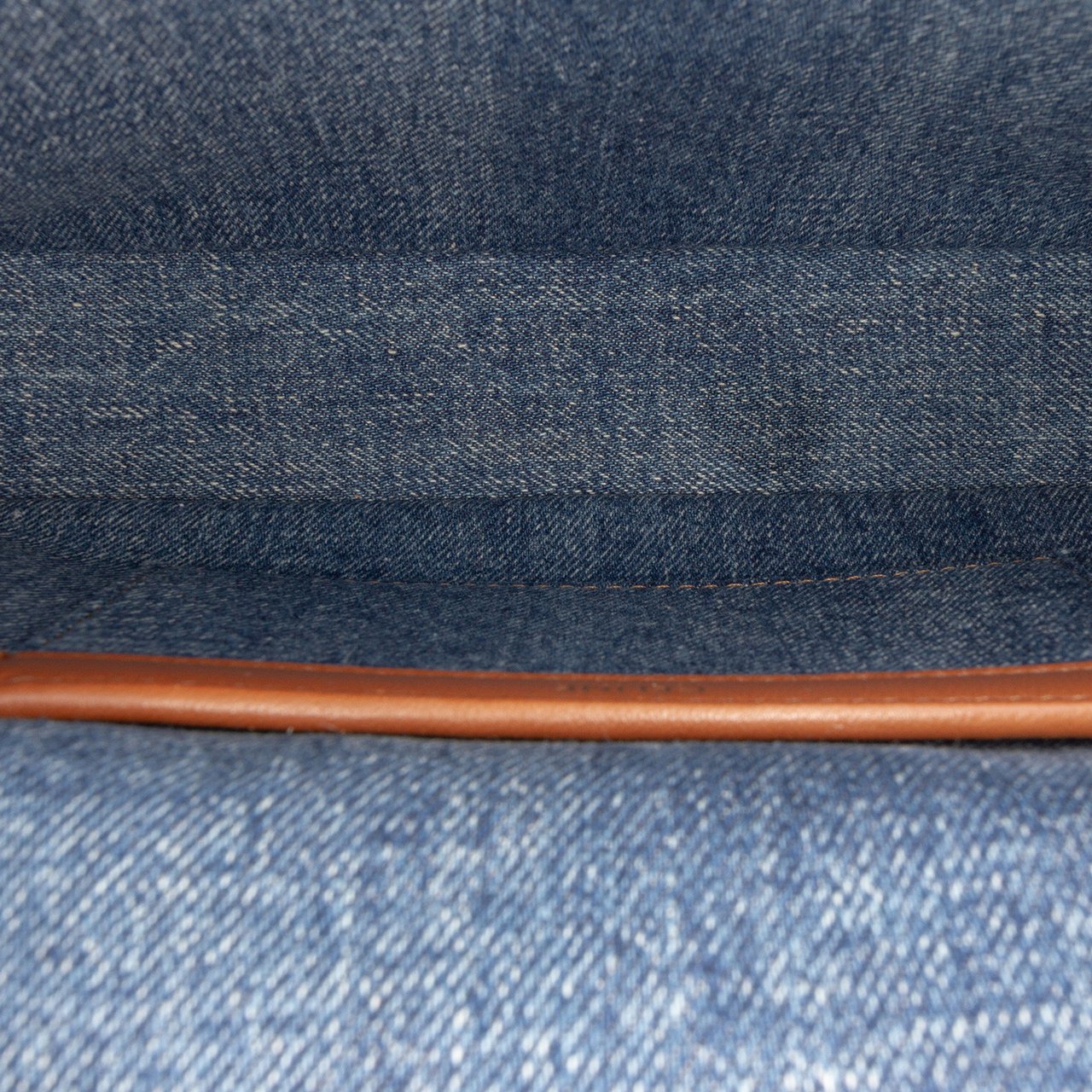 Celine Matelasse Denim Monochrome Chain Shoulder Bag Blauw