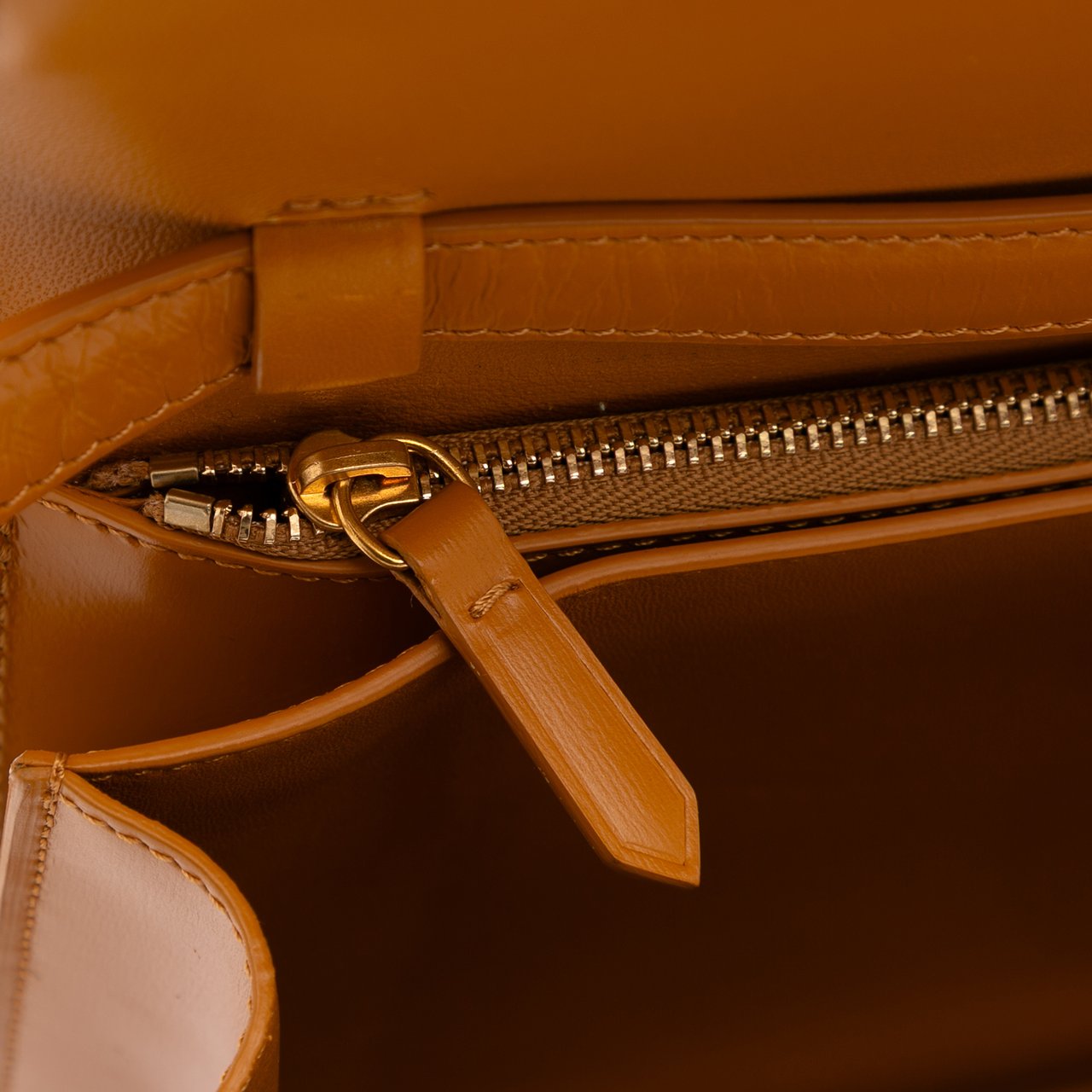 Celine Medium Calfskin Classic Box Oranje