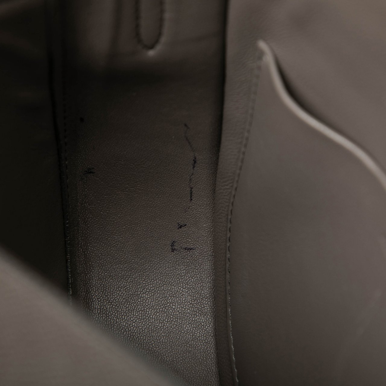 Celine Small Grained Calfskin Trotteur Crossbody Grijs