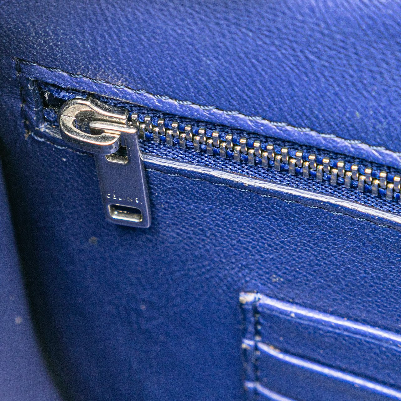 Celine Small Goatskin Trotteur Crossbody Blauw