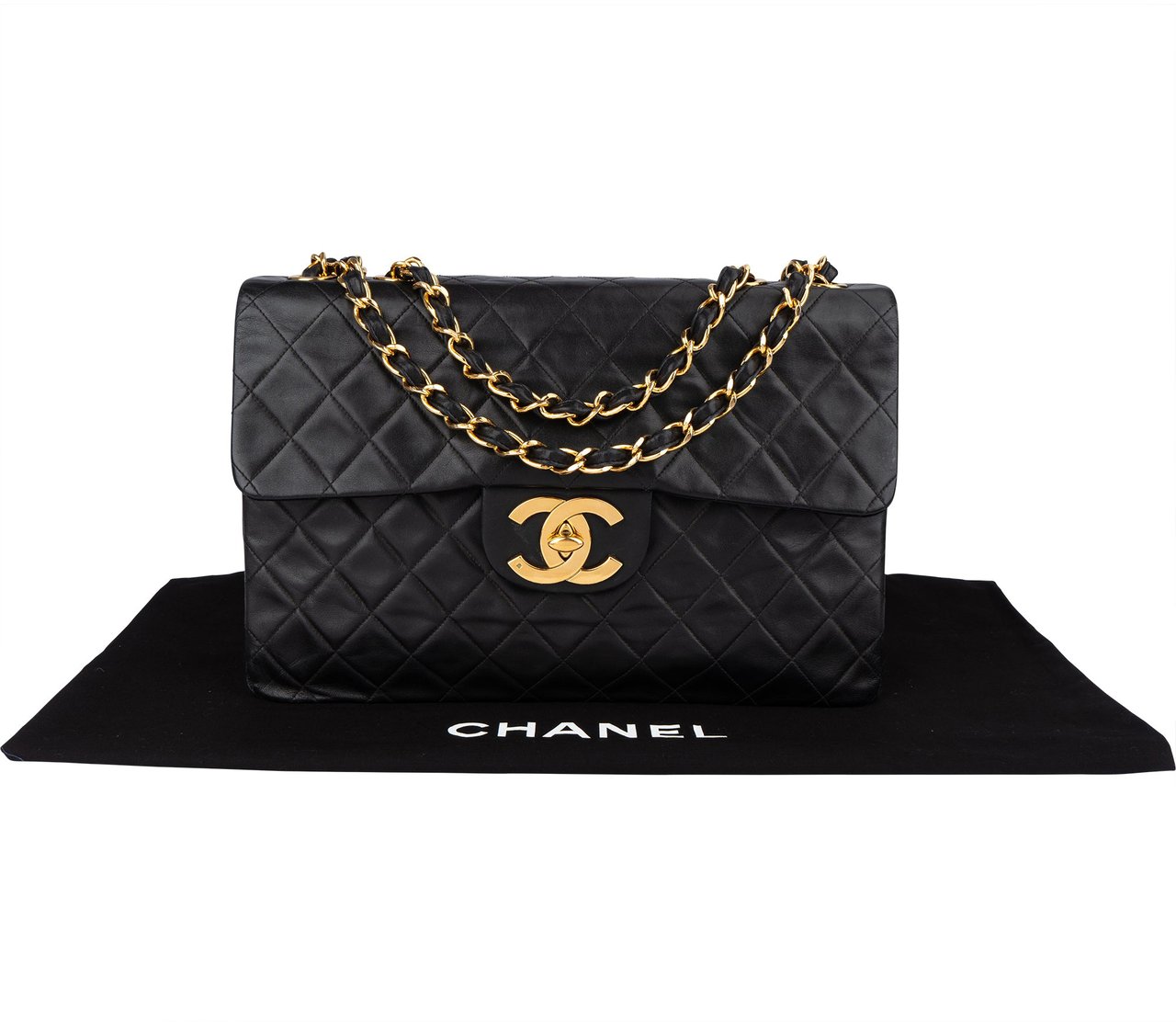 Chanel Chanel Quilted Lambskin 24K Gold Maxi Single Flap Crossbody Bag Zwart