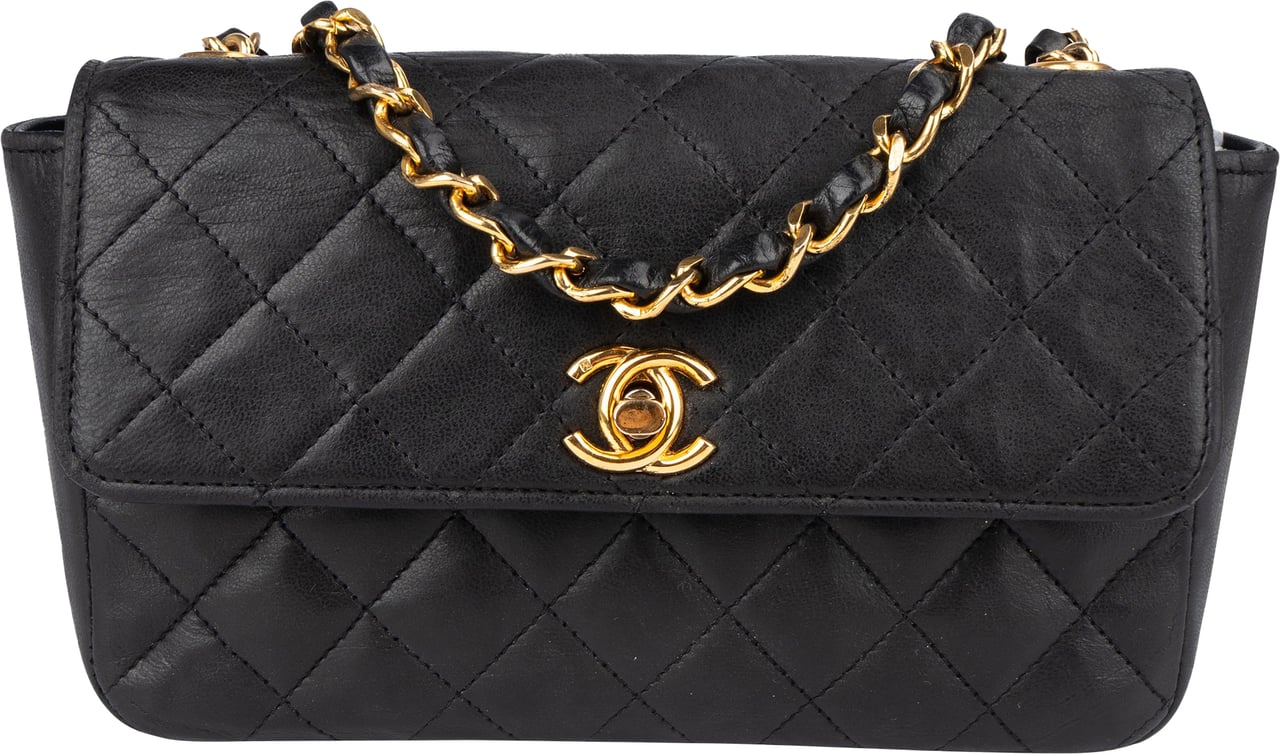 Chanel Chanel Quilted Lambskin 24K Gold Single Flap Crossbody Bag Zwart