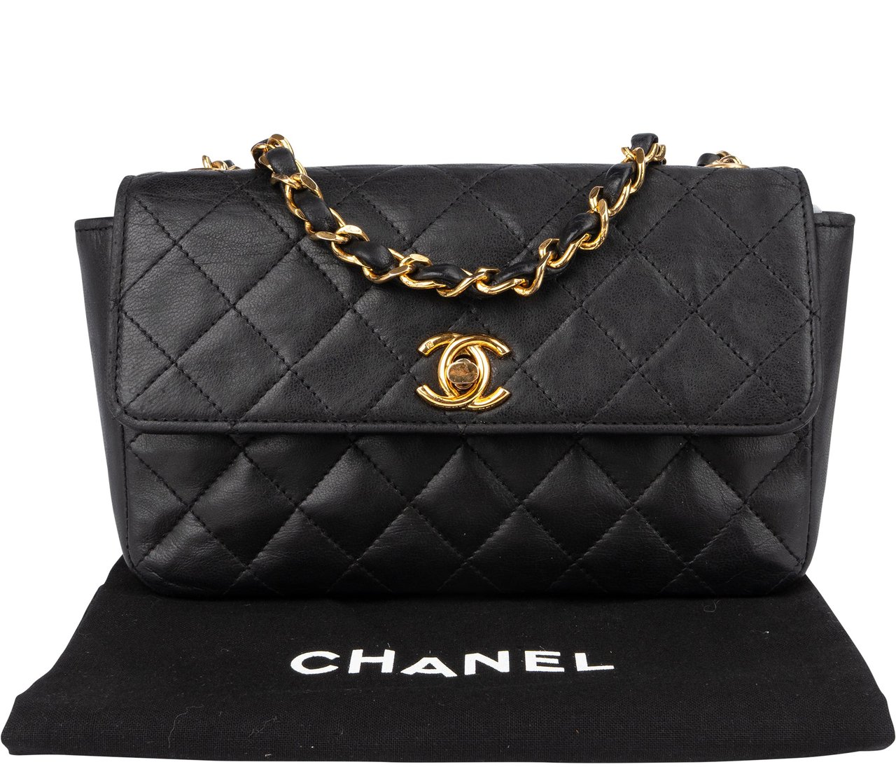 Chanel Chanel Quilted Lambskin 24K Gold Single Flap Crossbody Bag Zwart