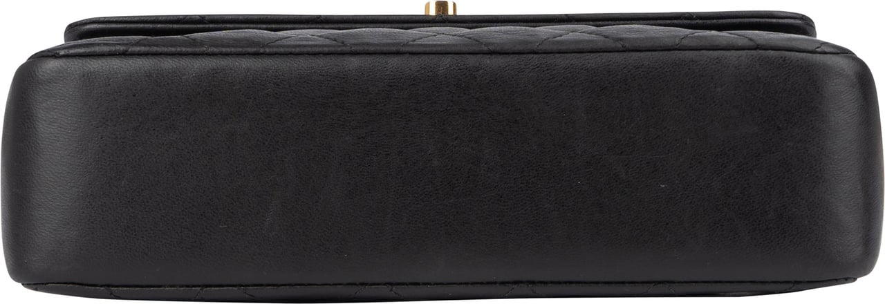 Chanel Chanel Quilted Lambskin 24K Gold Single Flap Crossbody Bag Zwart