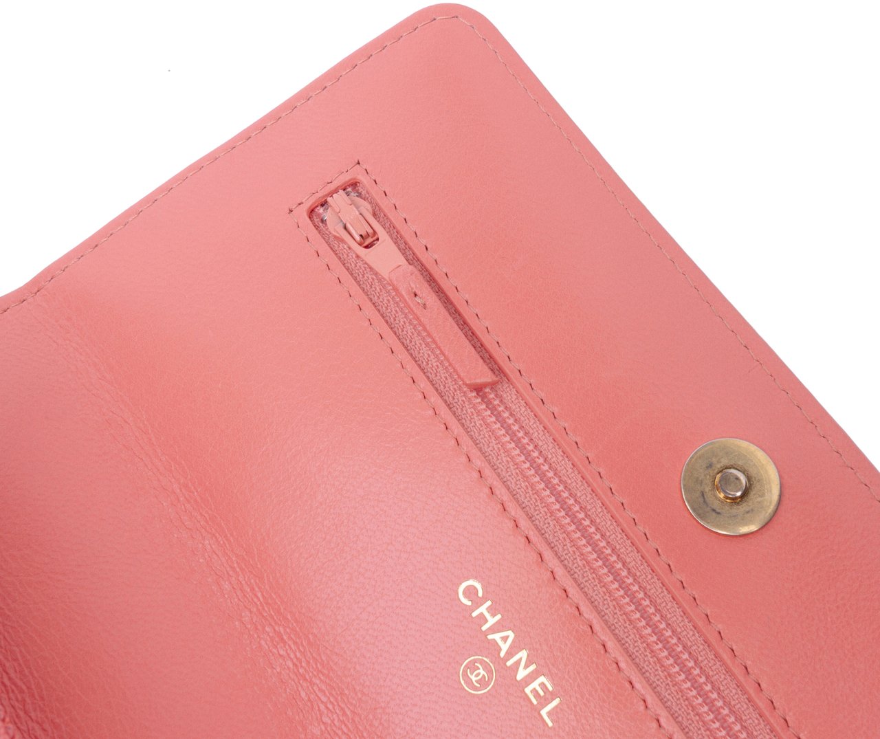 Chanel Quilted Lambskin 19 Wallet on Chain Roze