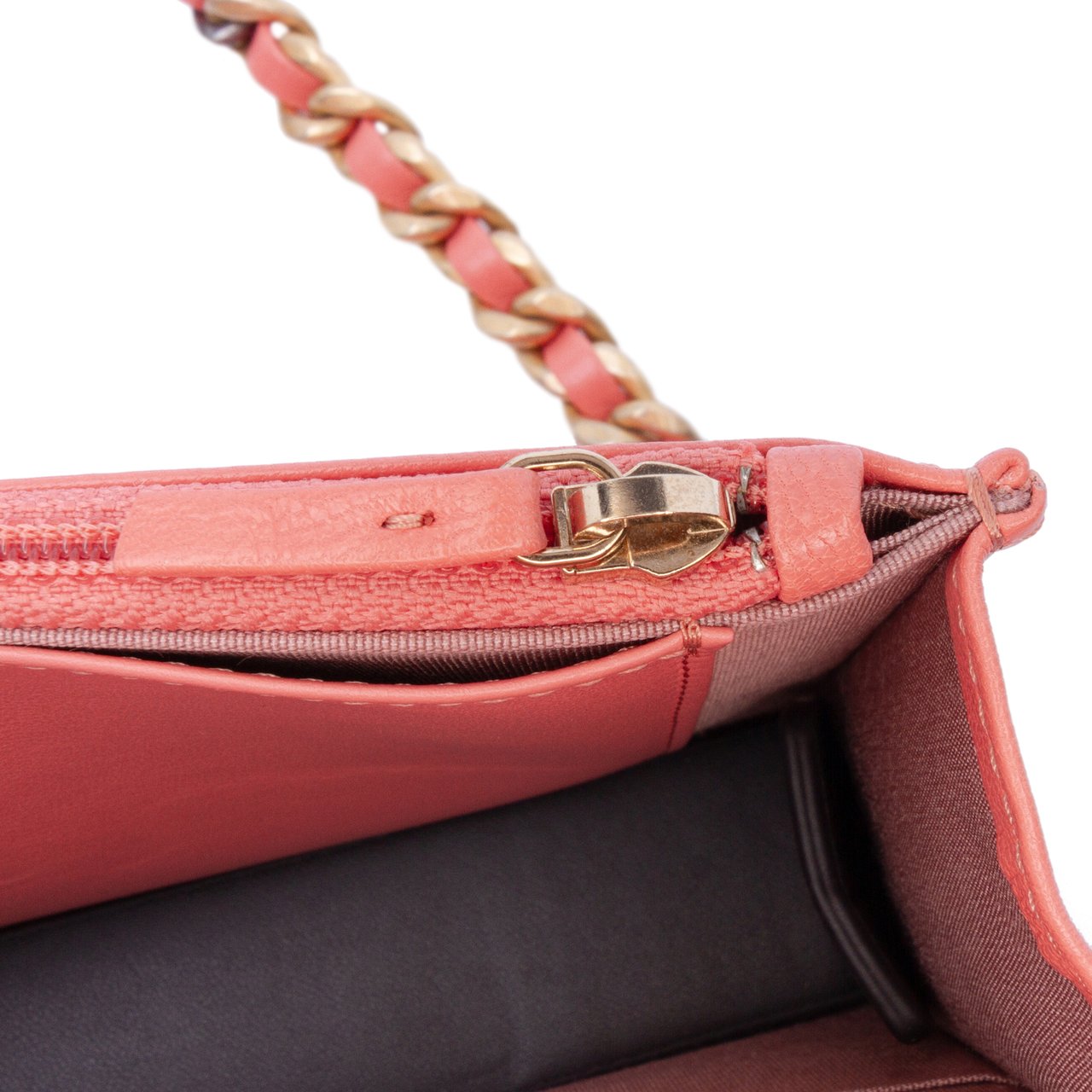 Chanel Quilted Lambskin 19 Wallet on Chain Roze