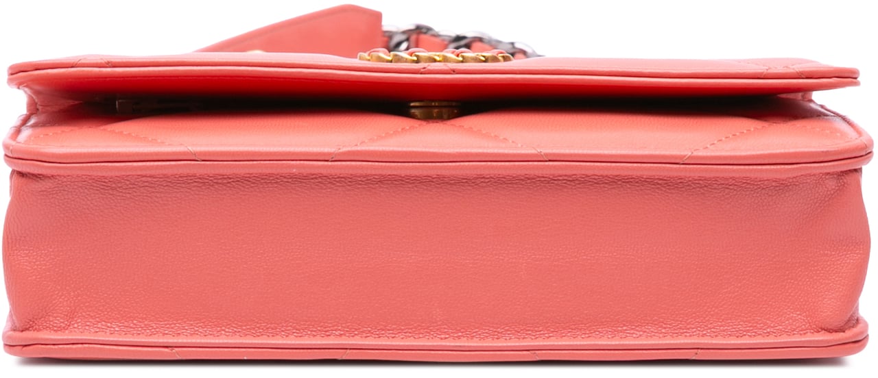 Chanel Quilted Lambskin 19 Wallet on Chain Roze
