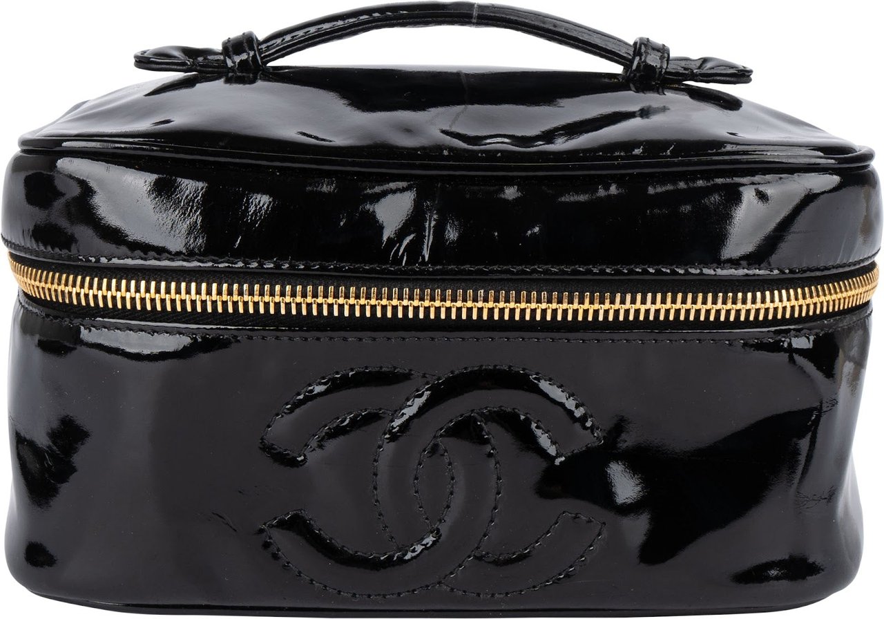 Chanel Chanel Patent Leather CC Vanity Case Handbag Zwart
