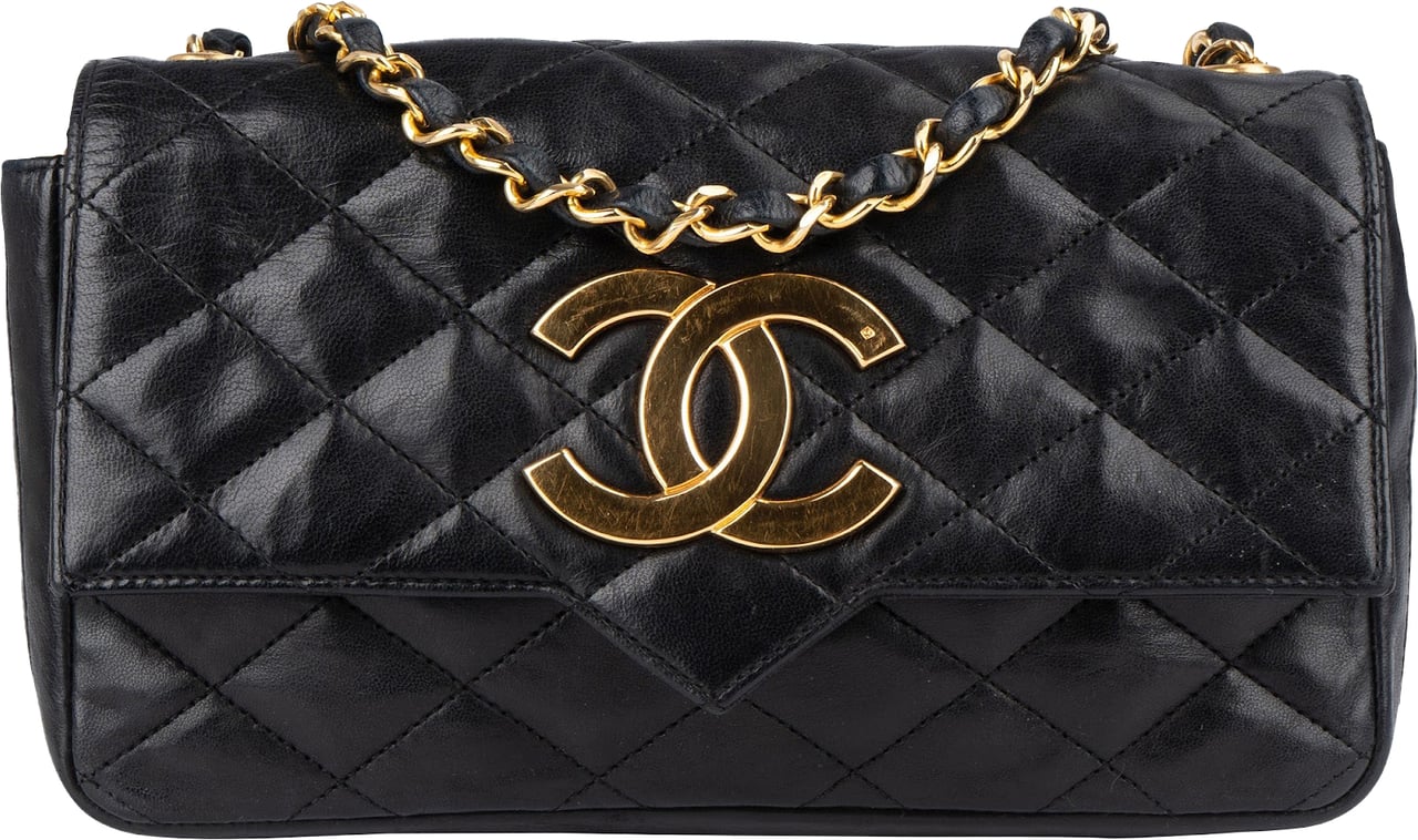Chanel Chanel Quilted Lambskin 24K Gold Single Flap Crossbody Bag Zwart