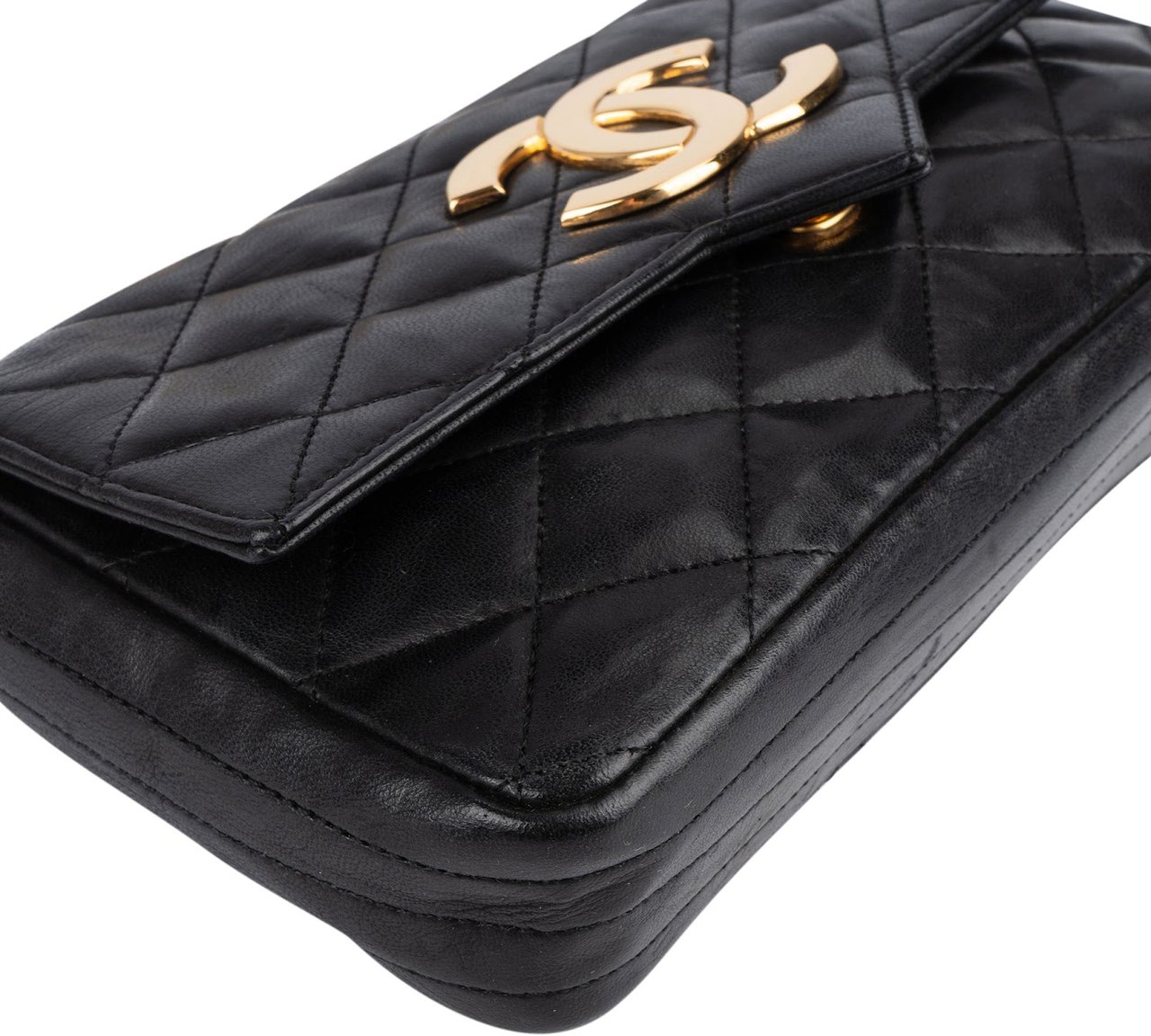 Chanel Chanel Quilted Lambskin 24K Gold Single Flap Crossbody Bag Zwart