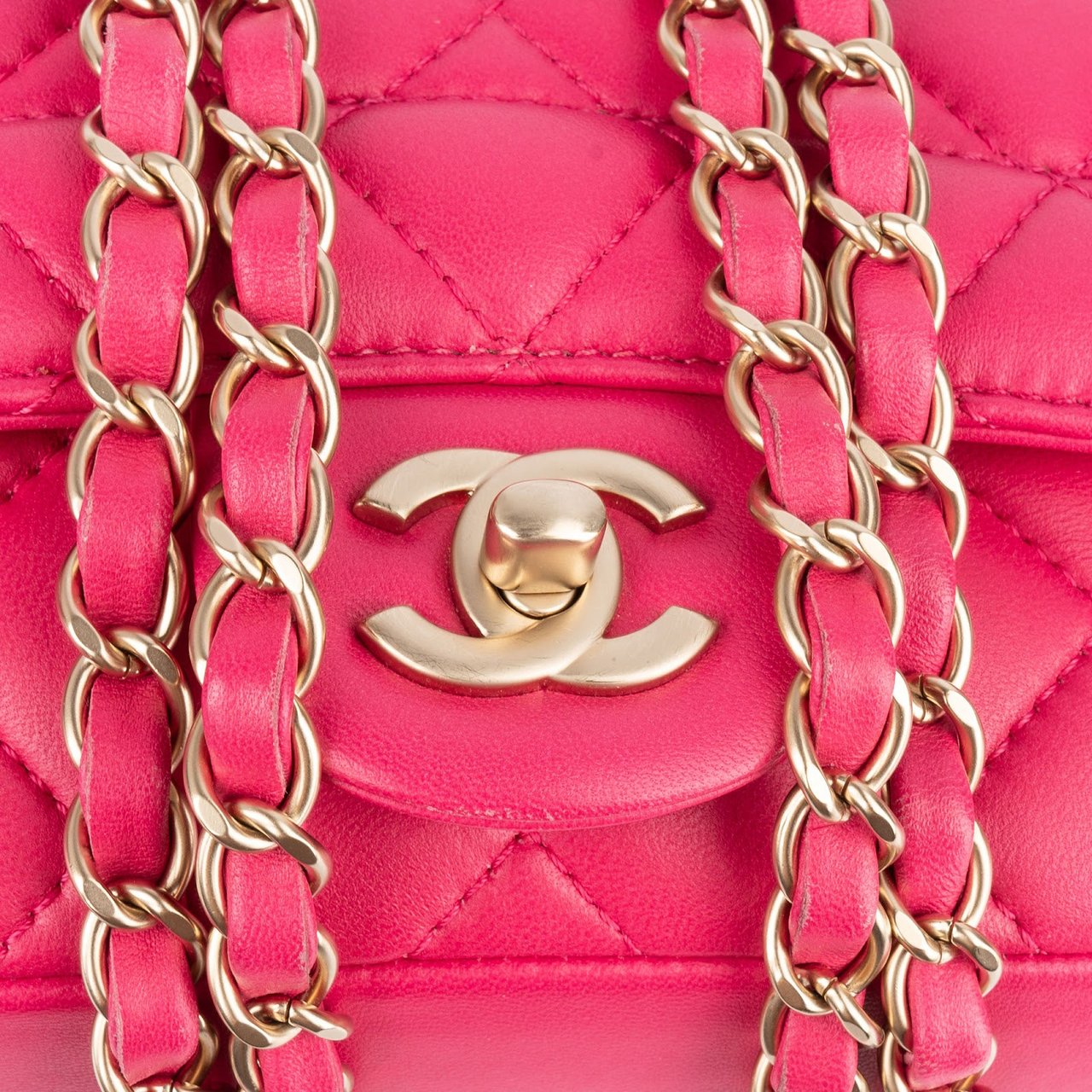 Chanel Chanel Quilted Lambskin Single Flap Crossbody Bag Rood