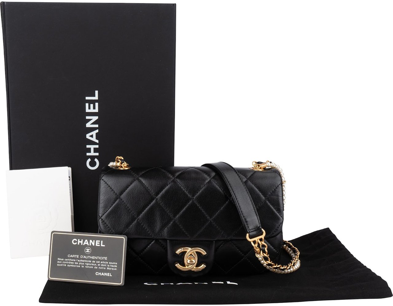 Chanel Quilted Lambskin Pearl Mini Single Flap Crossbody Bag Zwart