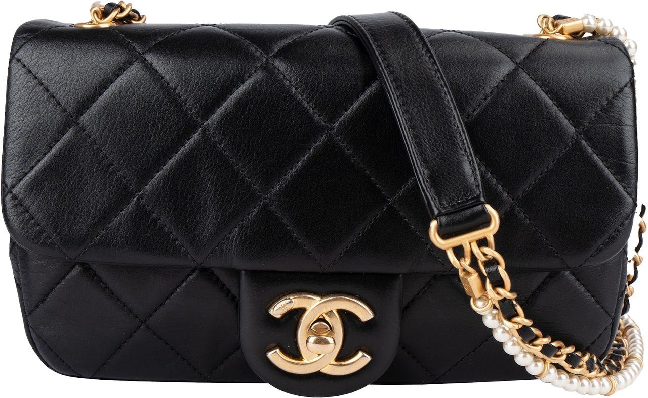 Chanel Chanel Quilted Lambskin Pearl Mini Single Flap Crossbody Bag Zwart