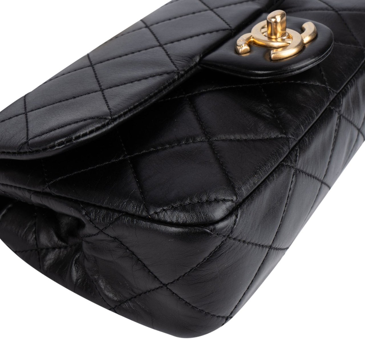 Chanel Chanel Quilted Lambskin Pearl Mini Single Flap Crossbody Bag Zwart