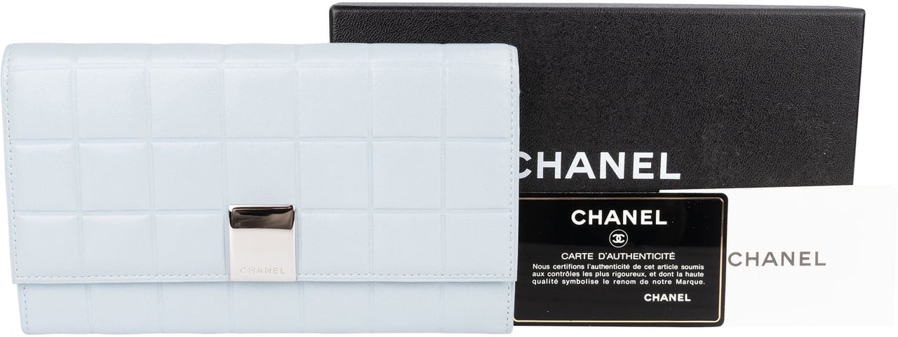 Chanel Chanel Quilted Leather Flap Wallet Lichtblauw