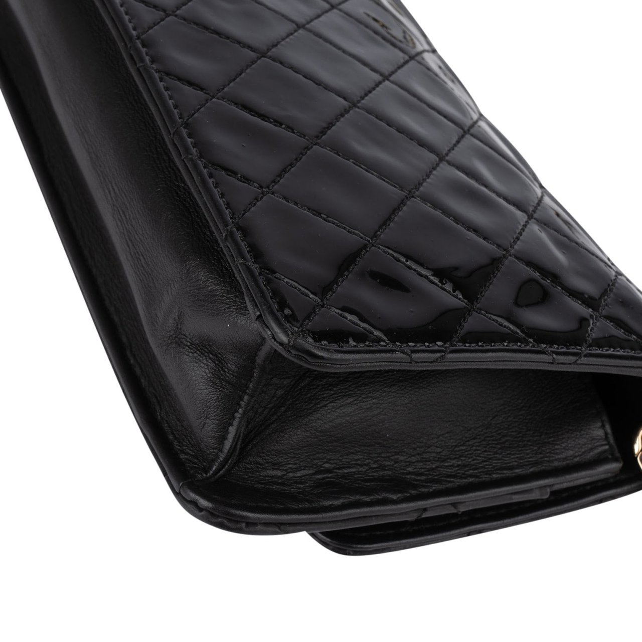 Chanel Chanel Quilted Patent Leather CC Crossbody Bag Zwart