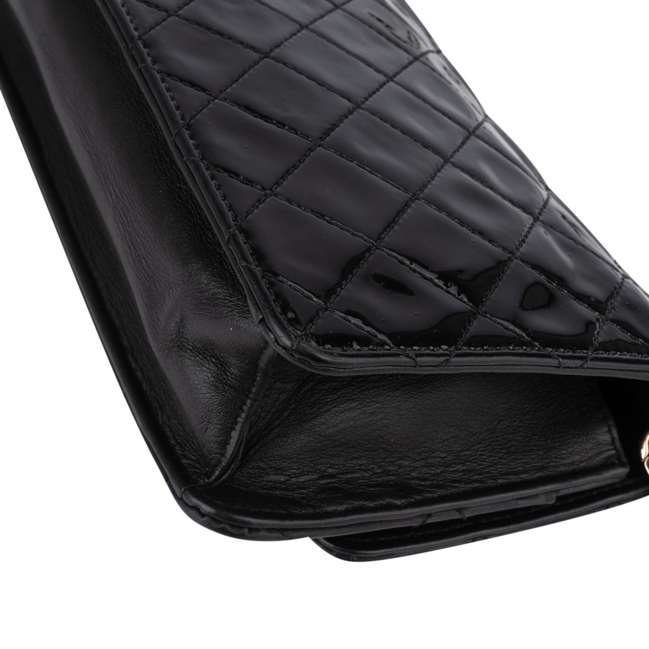 Chanel Chanel Quilted Patent Leather CC Crossbody Bag Zwart