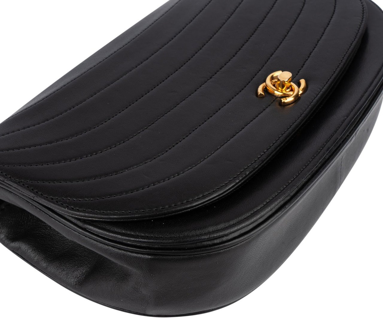 Chanel Chanel Quilted Lambskin 24K Gold Half Moon Single Flap Shoulder Bag Zwart