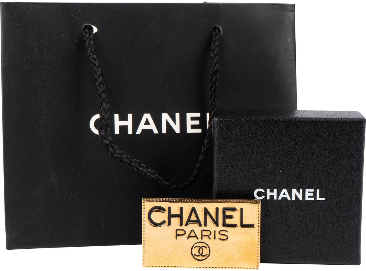 Chanel Chanel Golden Emblem Plaque Brooch Goud