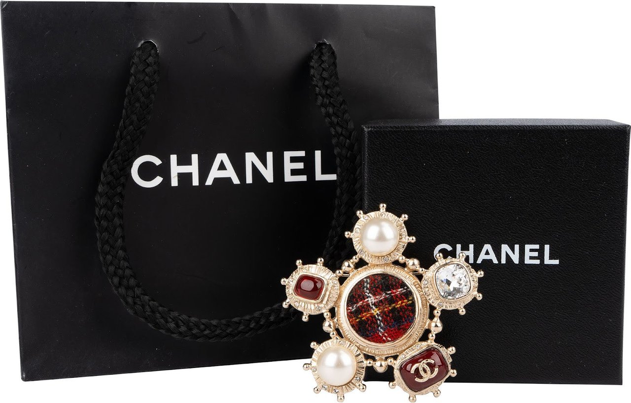 Chanel Chanel Tweed and Pearl CC Star Brooch Goud