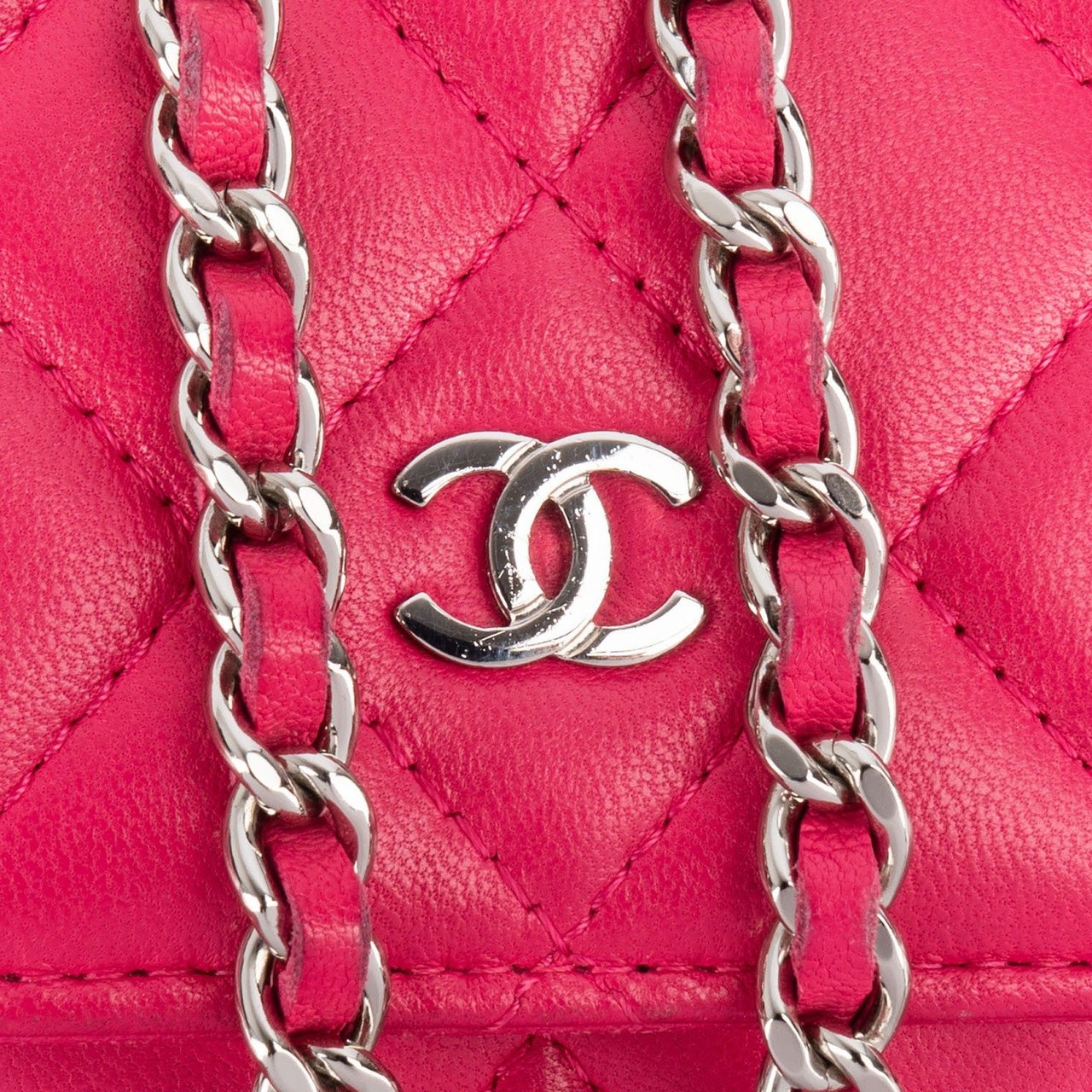 Chanel Chanel Quilted Lambskin Wallet On Chain Crossbody Bag Rood