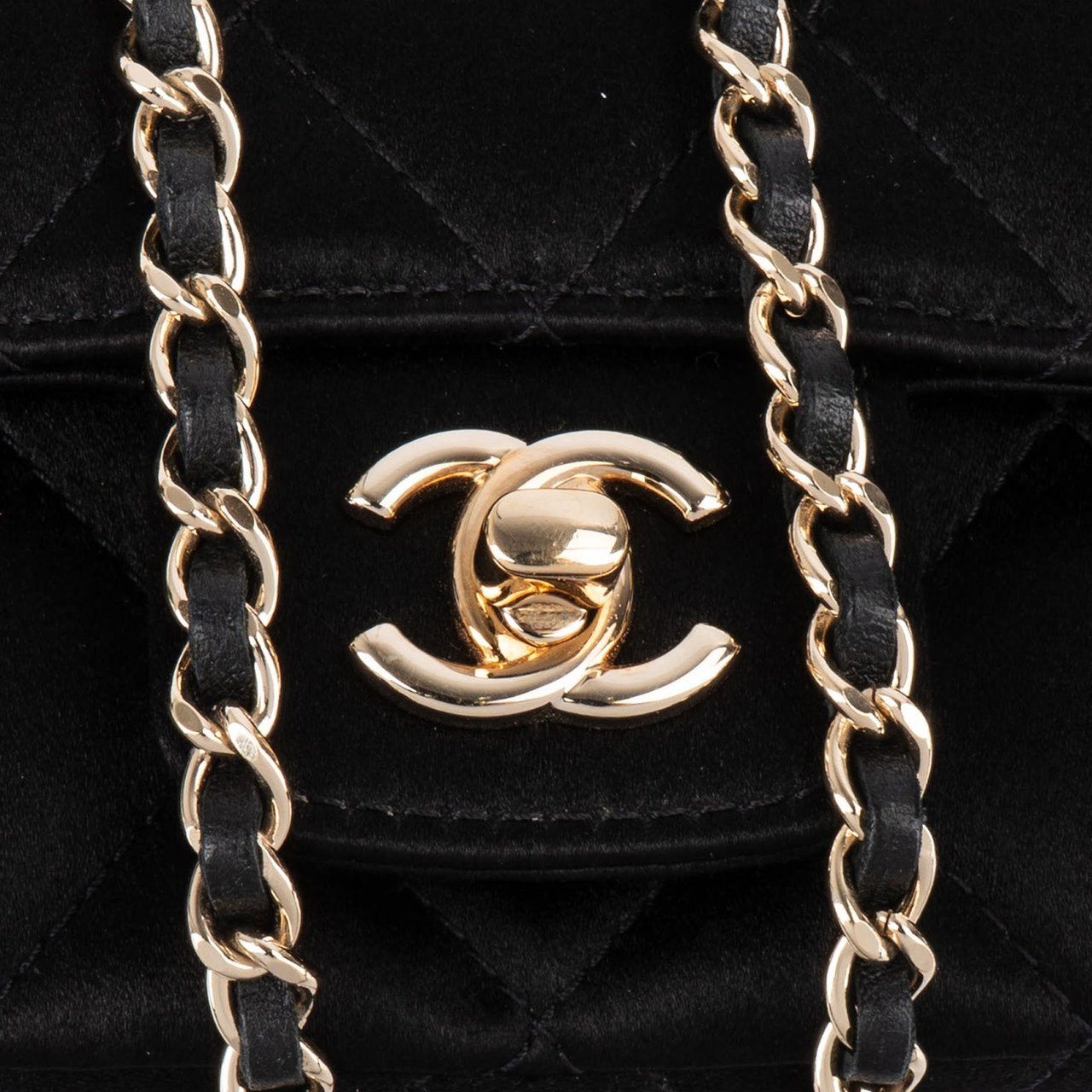 Chanel Quilted Satin Mini Rectangular Single Flap Crossbody Bag Zwart