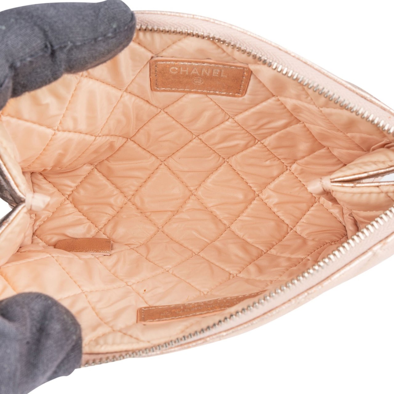 Chanel Chanel Quilted Metallic Lambskin CC Pouch Roze