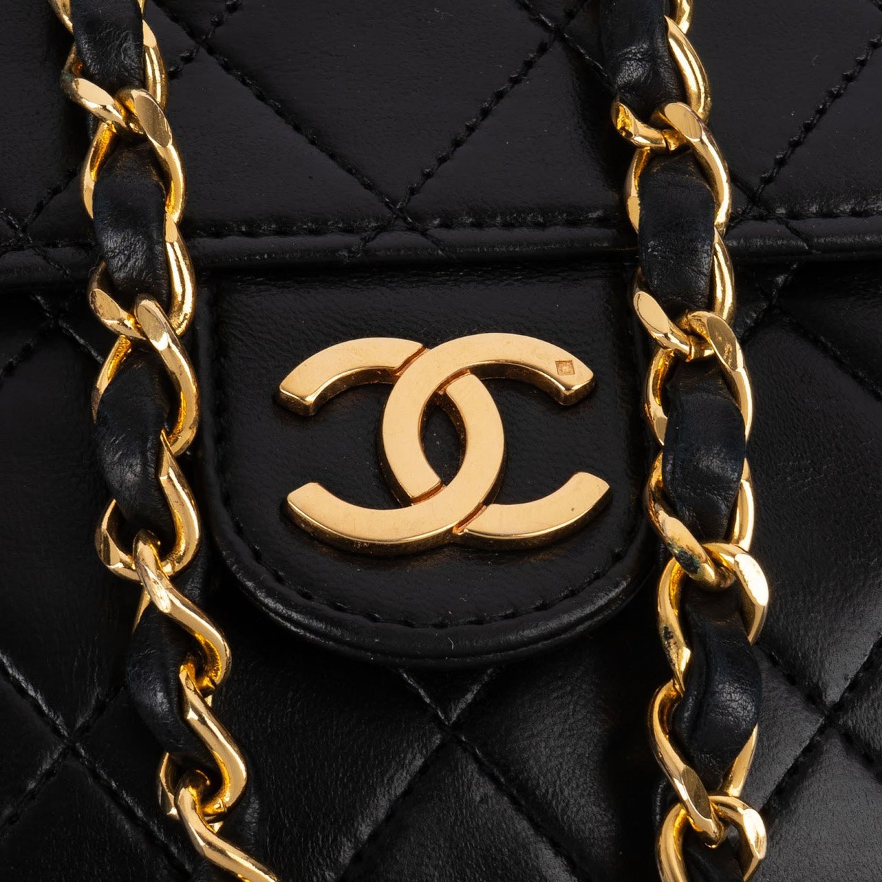Chanel Chanel Quilted Lambskin 24K Gold Single Flap Shoulder Bag Zwart