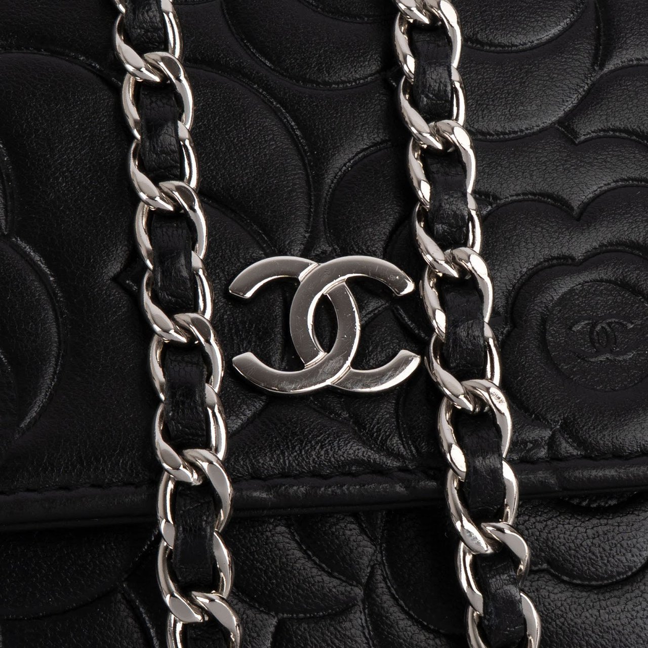 Chanel Chanel Lambskin Camellia Leather Wallet on Chain Crossbody Bag Zwart