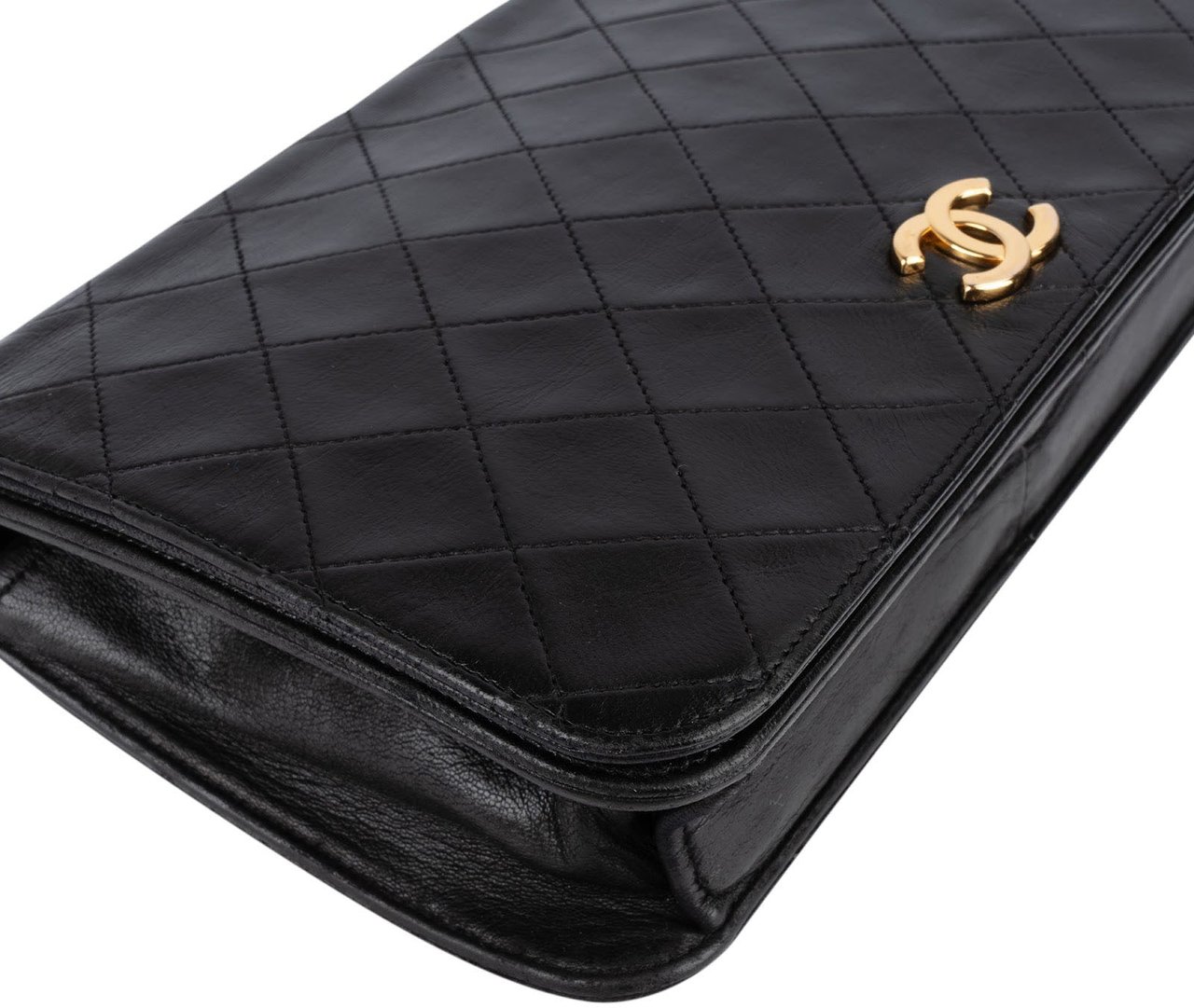Chanel Chanel Quilted Lambskin 24K Gold Single Flap Crossbody Bag Zwart