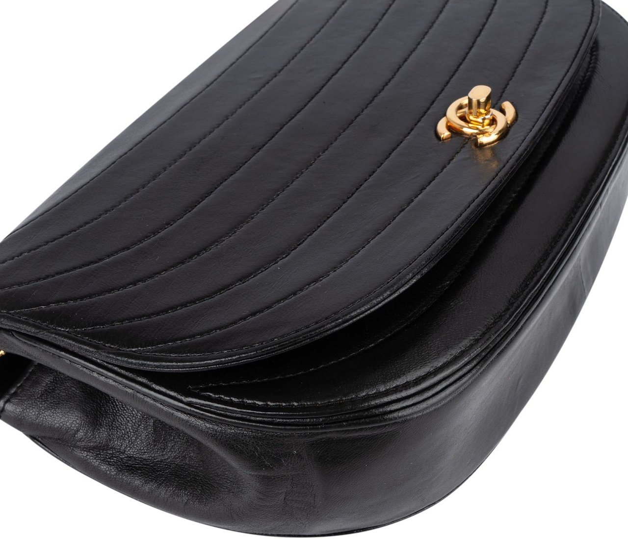 Chanel Quilted Lambskin 24K Gold Half Moon Single Flap Shoulder Bag Zwart