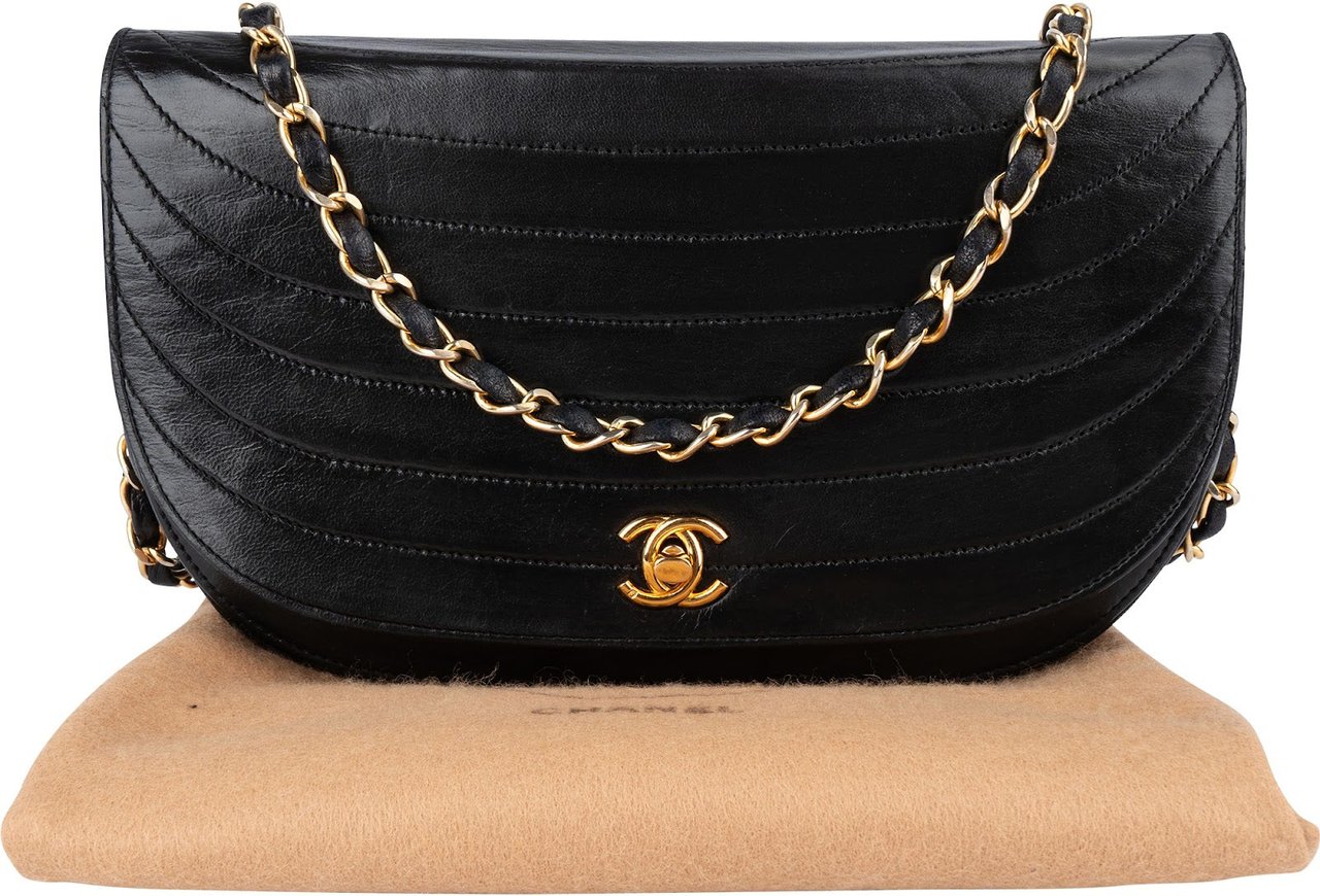 Chanel Quilted Lambskin 24K Gold Half Moon Single Flap Shoulder Bag Zwart