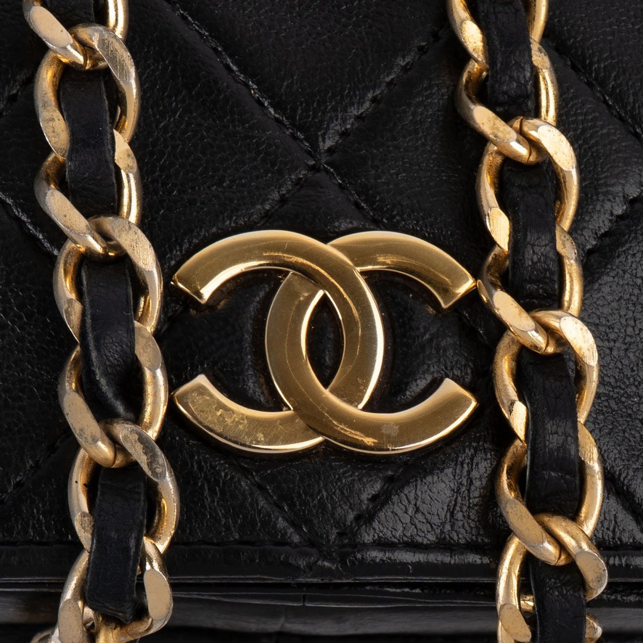 Chanel Chanel Quilted Lambskin CC Single Flap Crossbody Bag Zwart