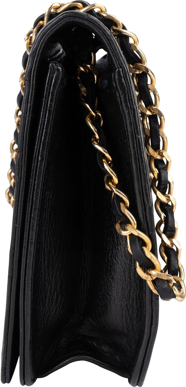 Chanel Chanel Quilted Lambskin CC Single Flap Crossbody Bag Zwart